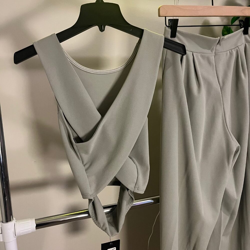 NEW Wide Leg Pant & Crop Top Set - Size Medium - Picture 7 of 11